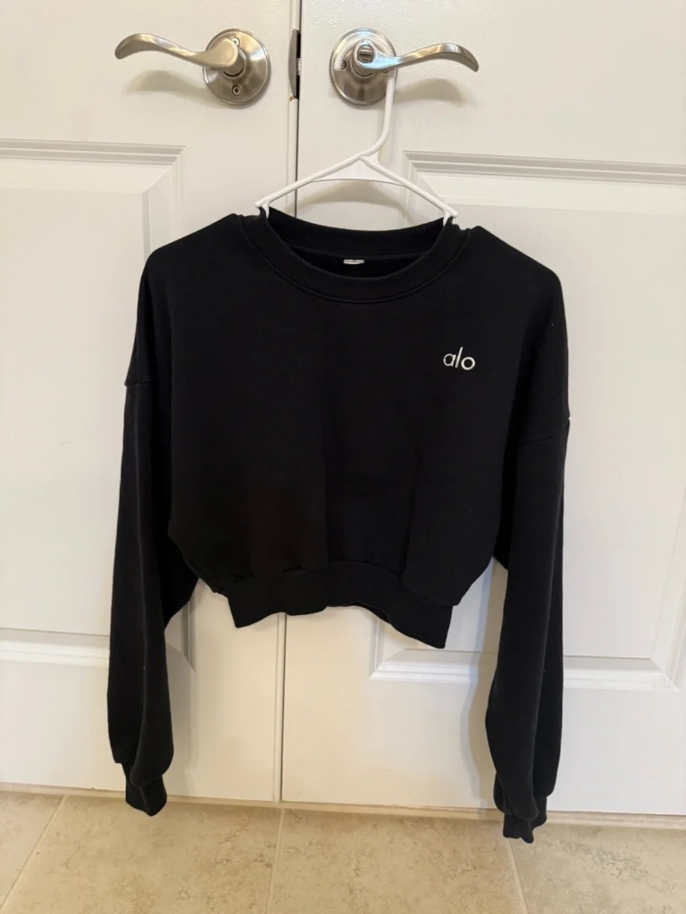 ALO Yoga Black Cropped Crew Sweatshirt - Picture 3 of 3